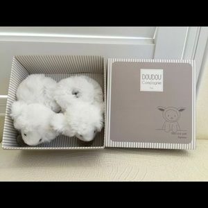 Infant sheep booties